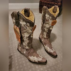 Corral boots floral embroidery crystal studded western boots size 7 women